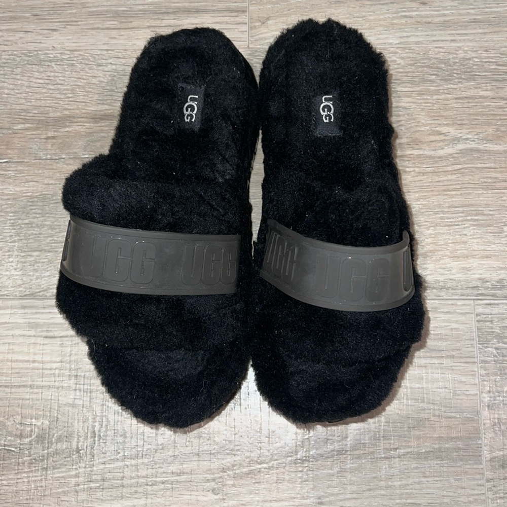 Black platform UGG slippers‎ shoes